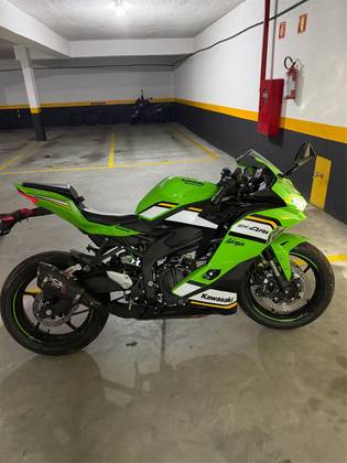 KAWASAKI NINJA ZX-4RR KAWASAKI NINJA ZX-4RR